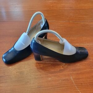 St. John Black Leather 2.5" Pumps Gold Heel Accent Made In Italy Size 8.5